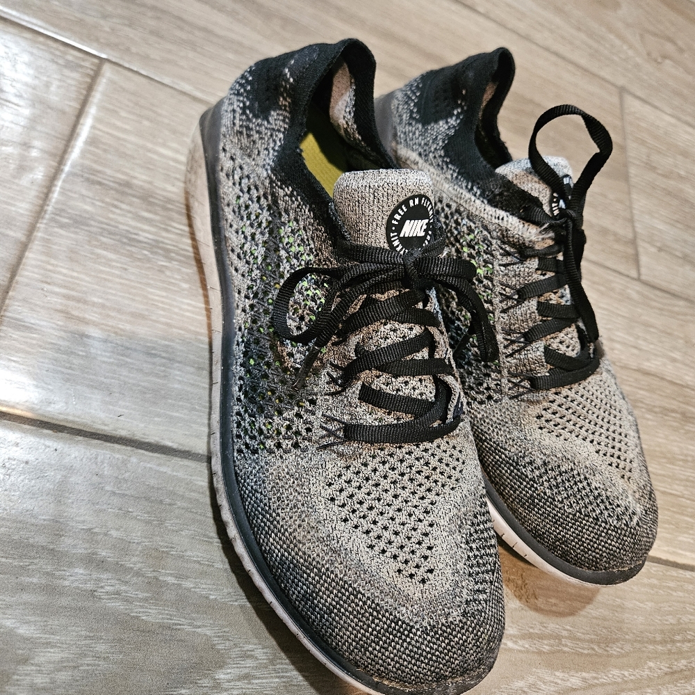 Nike tennis shoes